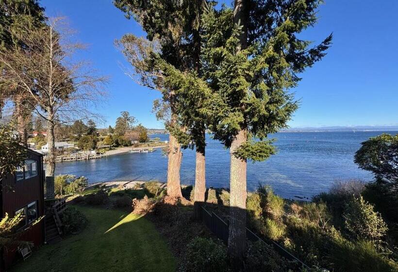 1 Bedroom Apartment Lake View, The Retreat