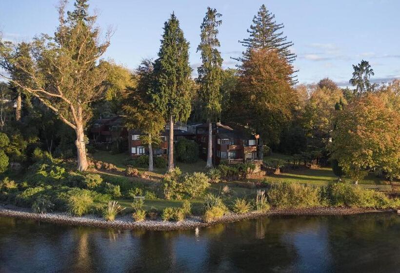 1 Bedroom Apartment Lake View, The Retreat