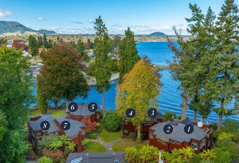 1 Bedroom Apartment Lake View, The Retreat