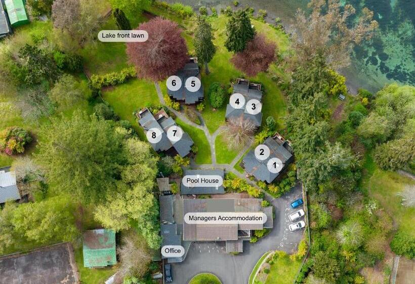 1 Bedroom Apartment Lake View, The Retreat