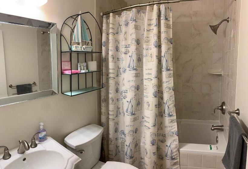 شقة غرفة نوم واحدة بالطابق الأرضى, Beautiful Hilton Head Condo, Steps From Ocean, 1st Floor, 2bd / 2ba, And More!