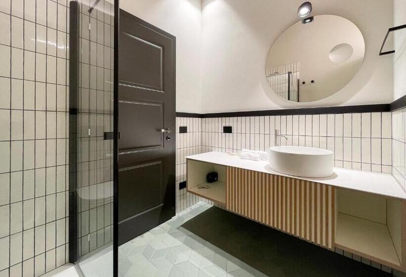 Studio Deluxe, Canalchiaro 13