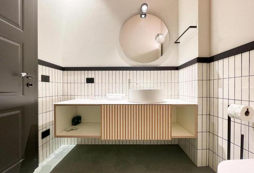 Studio Deluxe, Canalchiaro 13