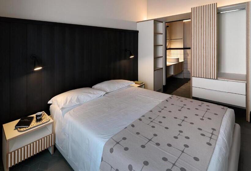 Studio Deluxe, Canalchiaro 13