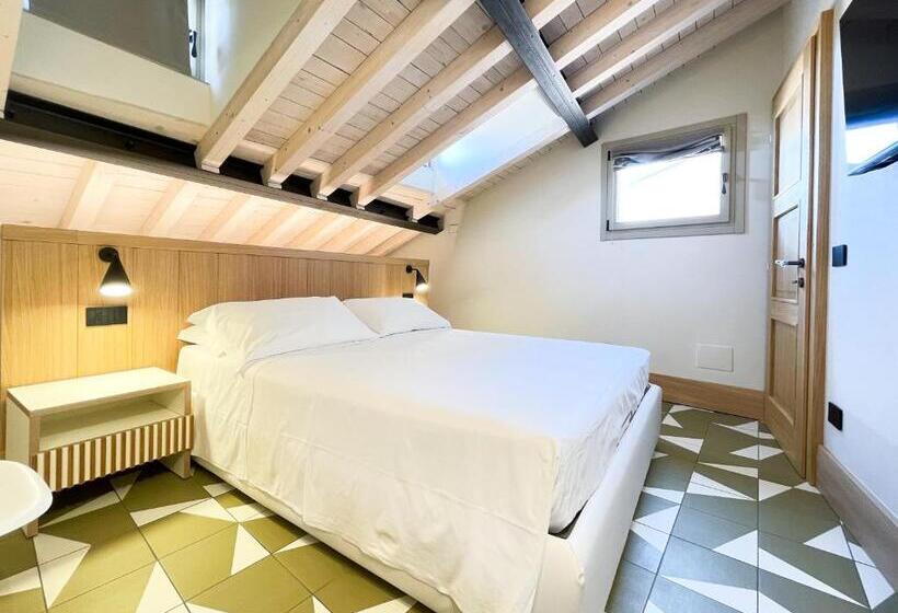 Studio Standard Lit King Size, Canalchiaro 13