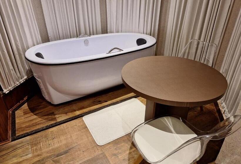 デラックスルーム, Cantos E Contos Boutique