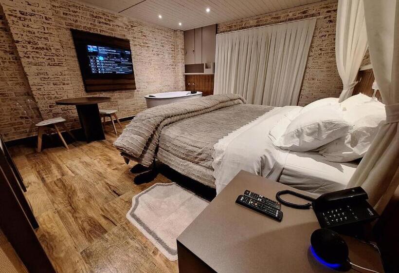 デラックスルーム, Cantos E Contos Boutique