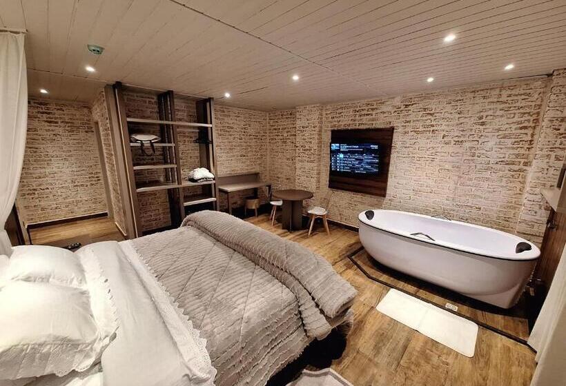 デラックスルーム, Cantos E Contos Boutique