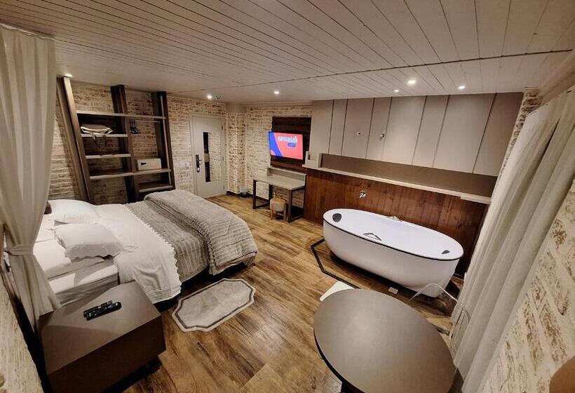 スーペリアールーム, Cantos E Contos Boutique