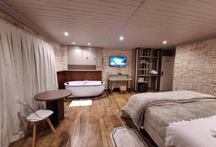 キングサイズベッドのスタンダードルーム, Cantos E Contos Boutique