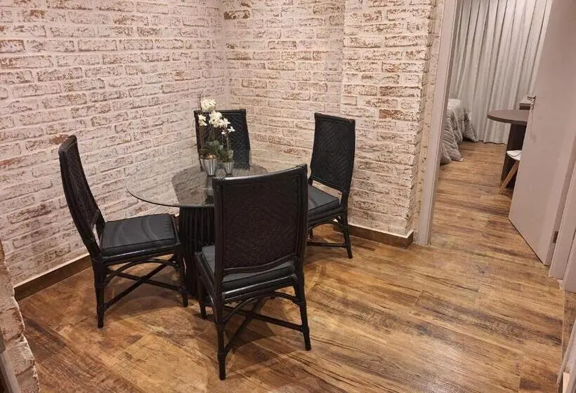 デラックスの４人部屋, Cantos E Contos Boutique