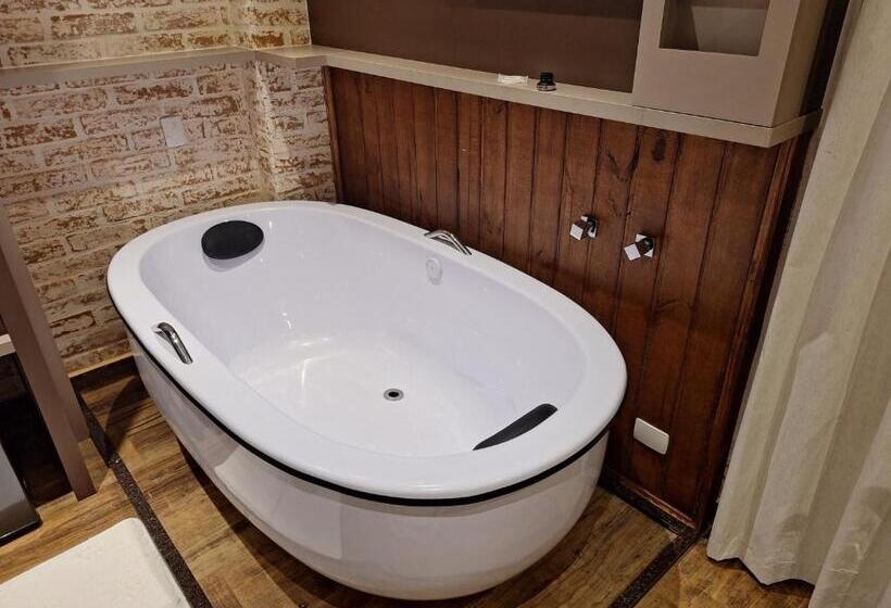 デラックスの４人部屋, Cantos E Contos Boutique