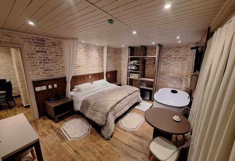 デラックスの４人部屋, Cantos E Contos Boutique