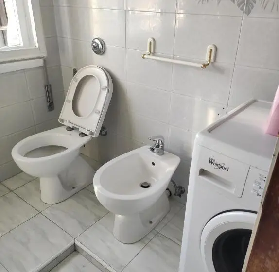 اتاق استاندارد با سرویس بهداشتی مشترک, Abc Guest House
