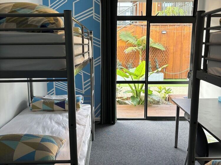 공동 객실, Palm Tree Lodge & Backpackers