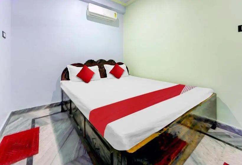 Classic Kolmen Hengen Huone, Oyo Flagship Laxmi Marriage Hall Restaurant And Guest House