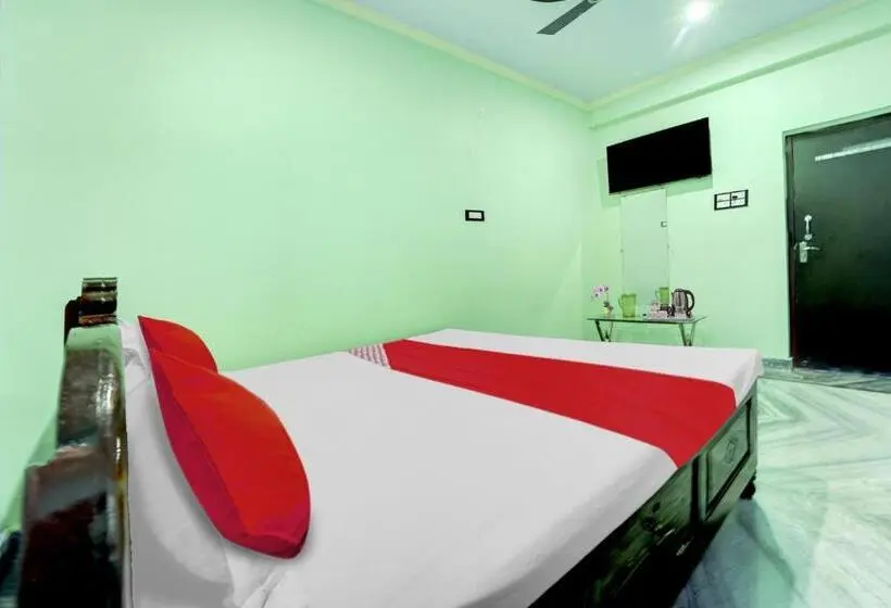 Classic Kolmen Hengen Huone, Oyo Flagship Laxmi Marriage Hall Restaurant And Guest House