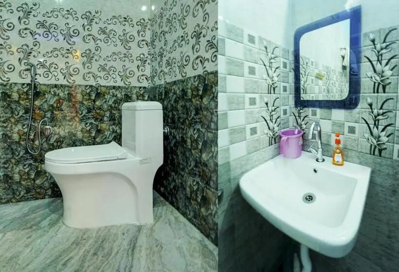 Classic Kolmen Hengen Huone, Oyo Flagship Laxmi Marriage Hall Restaurant And Guest House
