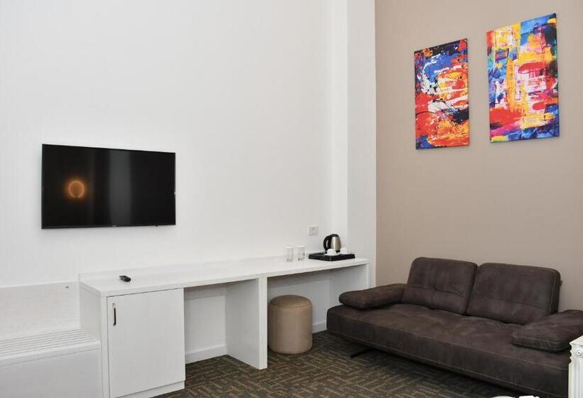 سوییت جونیور لوکس, Callisto