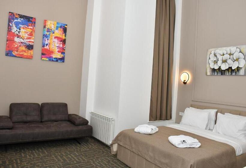 سوییت جونیور لوکس, Callisto