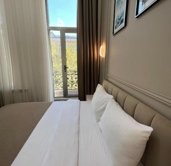 اتاق لوکس با بالکن, Callisto