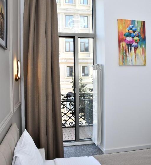 اتاق لوکس با بالکن, Callisto