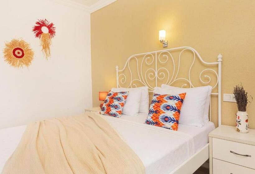 اتاق استاندارد با چشم‌انداز باغ, Ki̇raz Beach Otel