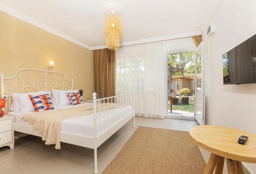 اتاق استاندارد با چشم‌انداز باغ, Ki̇raz Beach Otel