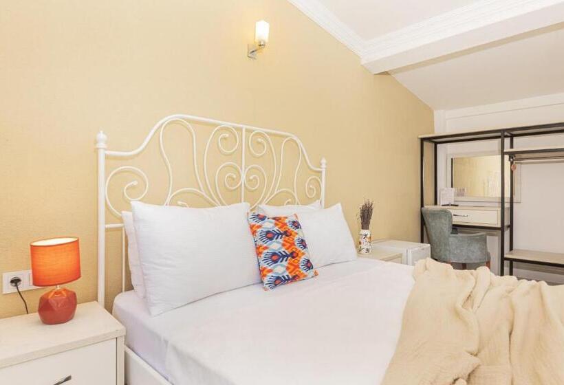 اتاق استاندارد سه تخته با چشم‌انداز باغ, Ki̇raz Beach Otel