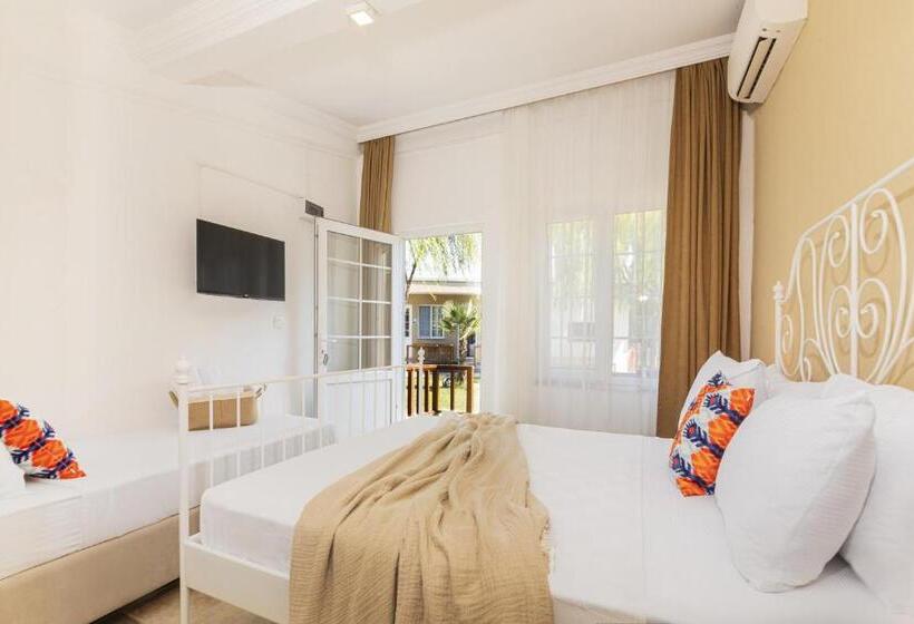 اتاق استاندارد سه تخته با چشم‌انداز باغ, Ki̇raz Beach Otel