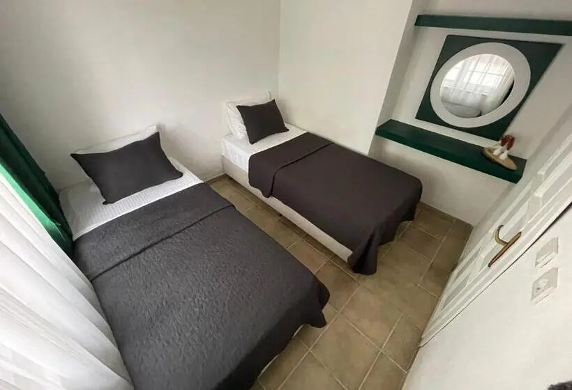 اتاق خانوادگی با چشمانداز باغ, Ki̇raz Beach Otel