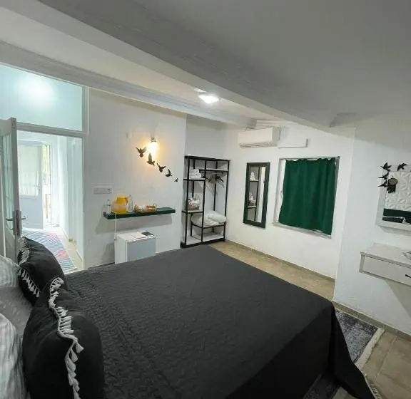 اتاق خانوادگی با چشمانداز باغ, Ki̇raz Beach Otel
