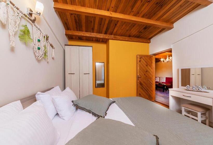 سوییت جونیور, Ki̇raz Beach Otel