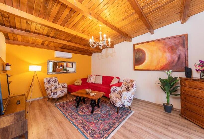 سوییت جونیور, Ki̇raz Beach Otel