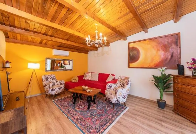 سوییت جونیور, Ki̇raz Beach Otel