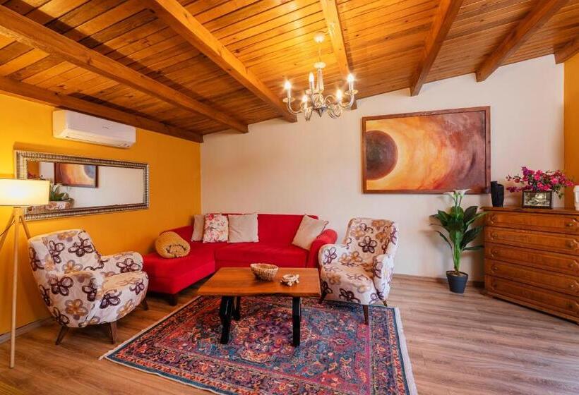 سوییت جونیور, Ki̇raz Beach Otel