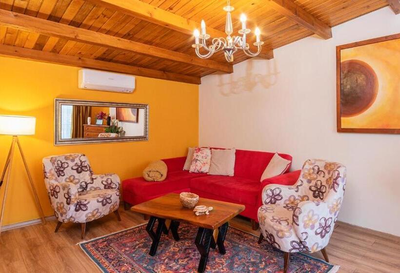 سوییت جونیور, Ki̇raz Beach Otel