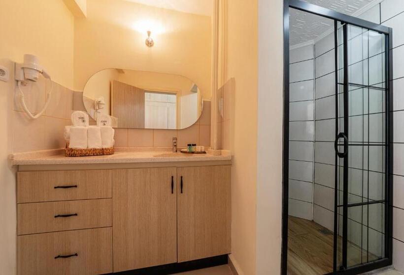 اتاق استاندارد, Ki̇raz Beach Otel