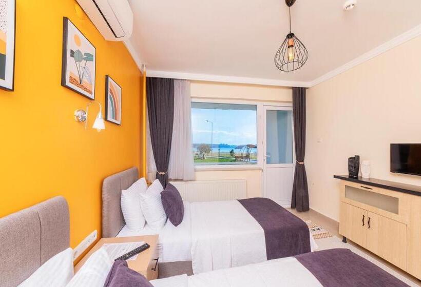 اتاق استاندارد با چشم‌انداز دریا, Ki̇raz Beach Otel