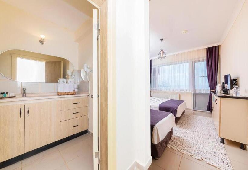 اتاق استاندارد سه نفره, Ki̇raz Beach Otel