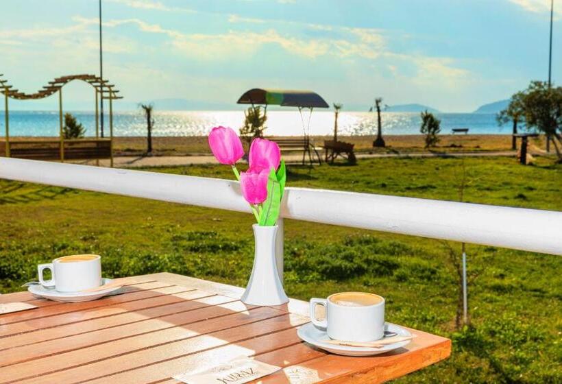 اتاق اساندارد با چشم‌انداز جانبی به دریا, Ki̇raz Beach Otel