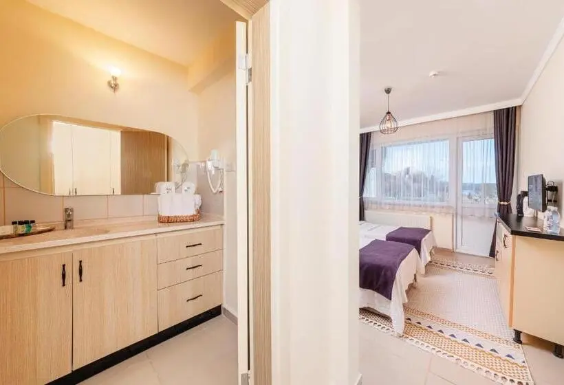 اتاق اساندارد با چشمانداز جانبی به دریا, Ki̇raz Beach Otel