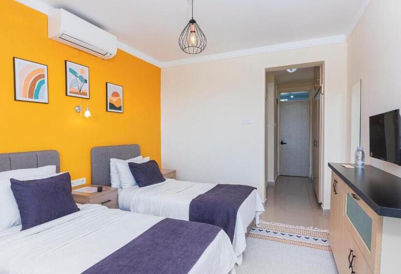اتاق اساندارد با چشم‌انداز جانبی به دریا, Ki̇raz Beach Otel