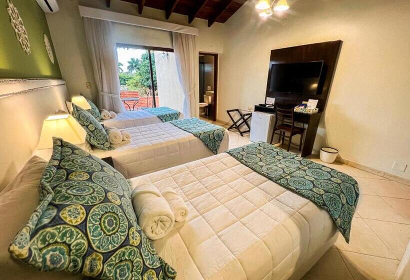 اتاق استاندارد سه تخته با بالکن, Mburucuyá Hotel Boutique