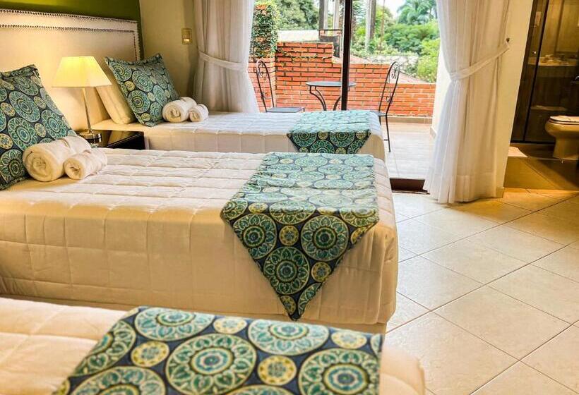 اتاق استاندارد سه تخته با بالکن, Mburucuyá Hotel Boutique