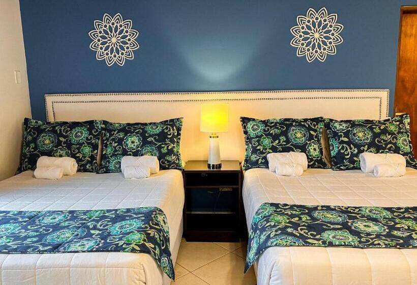 اتاق استاندارد چهارنفره با بالکن, Mburucuyá Hotel Boutique