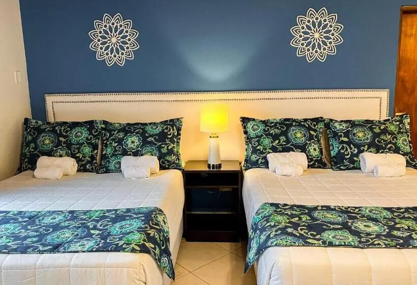 اتاق استاندارد چهارنفره با بالکن, Mburucuyá Hotel Boutique