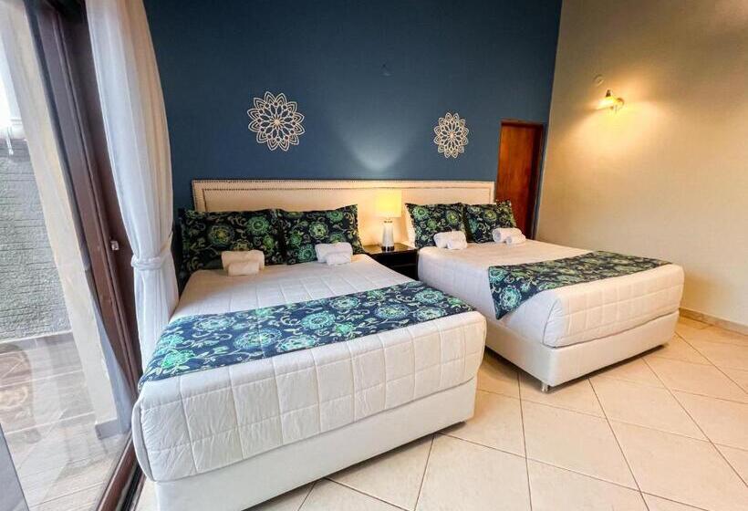 اتاق استاندارد چهارنفره با بالکن, Mburucuyá Hotel Boutique