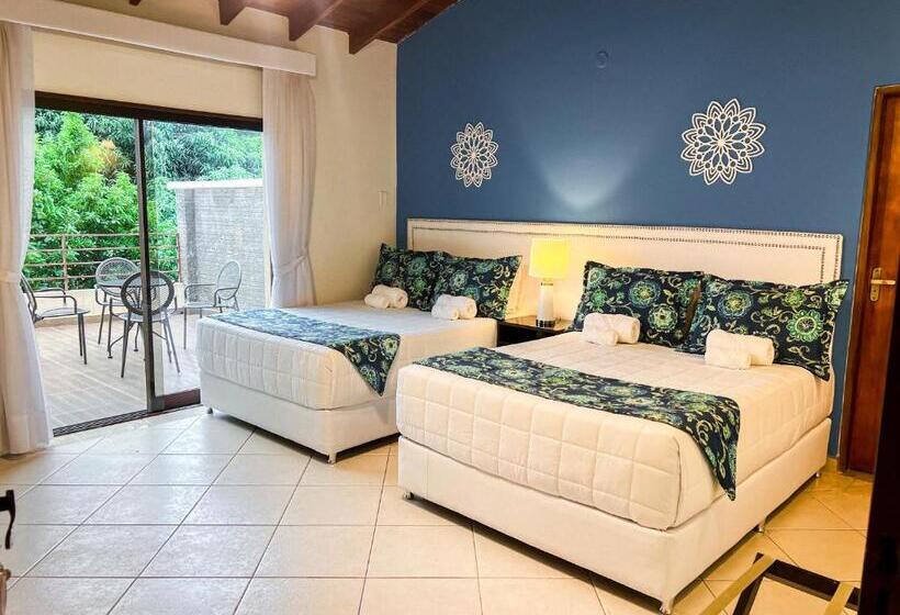 اتاق استاندارد چهارنفره با بالکن, Mburucuyá Hotel Boutique