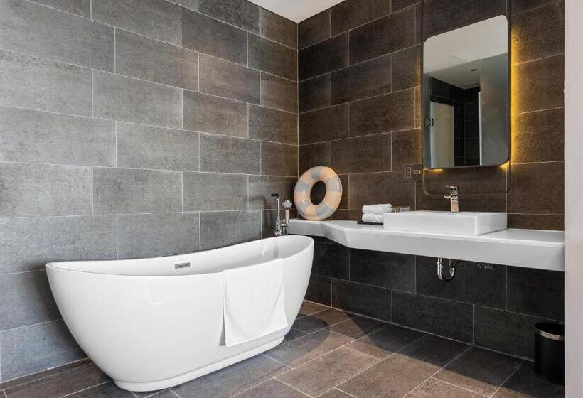 سوئیت با تخت بزرگ, J Bay Beachfront Boutique